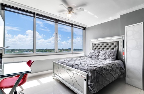 Galt Mile Hotel | Luxe Beach Resort -No resort fee- Cozy 1 bedroom -Large Pool-Sleeps 7