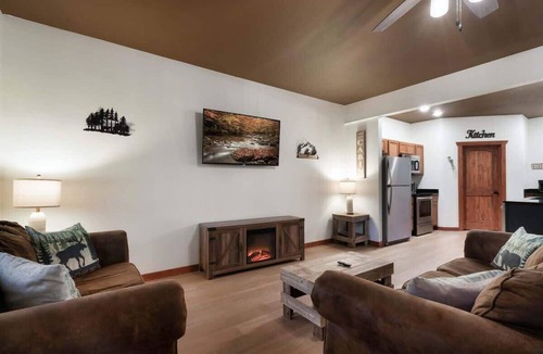 Sevierville Cabin | Luxe Cabin, Sleeps 11, Sauna, Gym, Theater Game