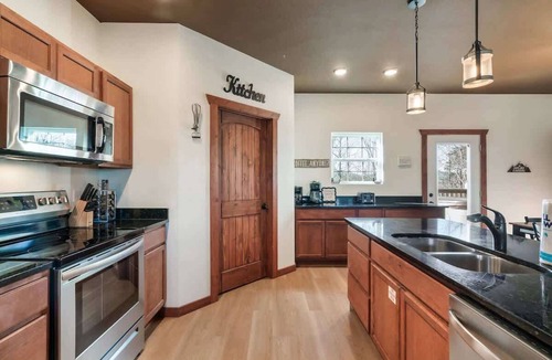 Sevierville Cabin | Luxe Cabin, Sleeps 11, Sauna, Gym, Theater Game