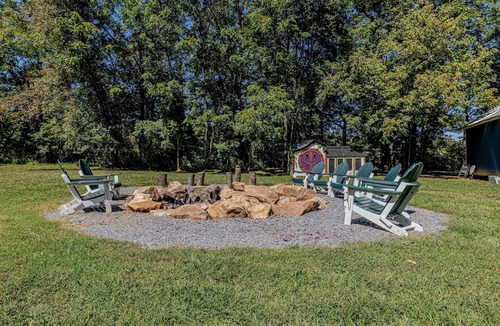 Newport RV Rental | Luxe Creekside Safari Tent|Firepit|HVAC|Spa Bath