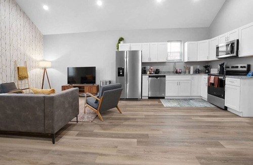 Indianapolis Apartment | Luxe Downtown Townhome-Sleeps 6 Brand New Build!