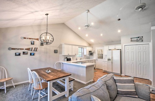 Gumlog House | Luxe Lake Hartwell Waterfront Getaway w/Fire Pit!