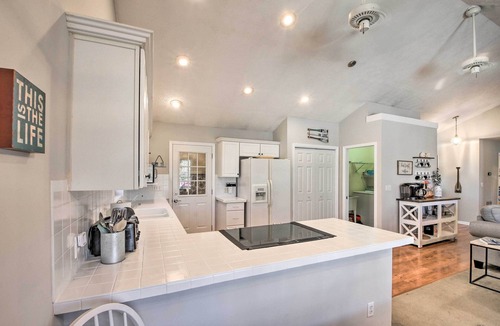 Gumlog House | Luxe Lake Hartwell Waterfront Getaway w/Fire Pit!