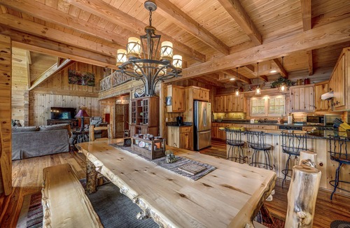 Tate Cabin | Luxe lakefront retreat with fishing dock, deck, firepit, patio & pool table