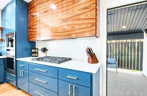 Rockwell House | Luxe Lakefront | Sleeps 17 | Fireplace | Hot Tub