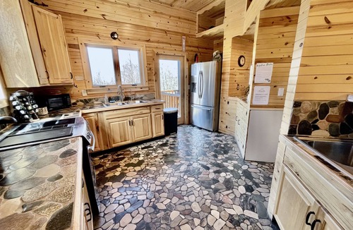 Central Lake House | Luxe Log Cabin 3bd/4ba - Torch Lake Views, Private Trails & Premier Golf Nearby