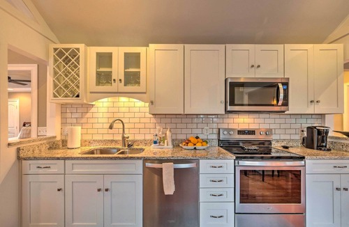 Lyndon House | Luxe Lyndon Home < 11 Mi to Dtwn Louisville!