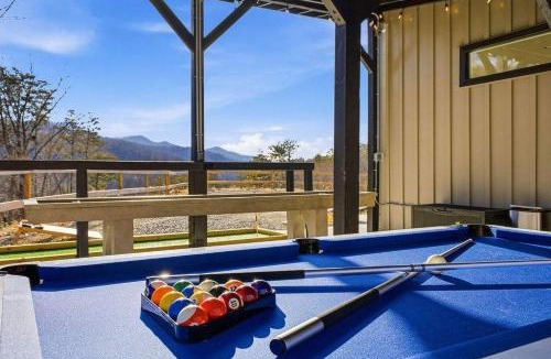 Cherokee House | Luxe Mtn Cabin - Sleeps 9 - Sauna - Hot Tub - Games
