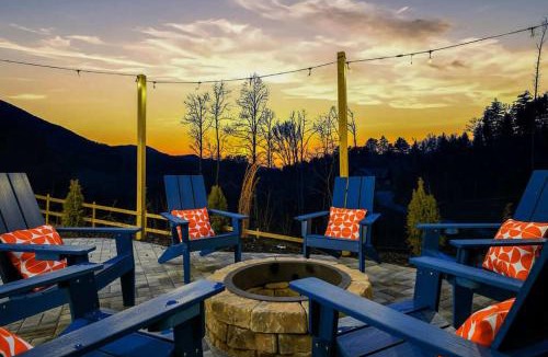 Cherokee House | Luxe Mtn Cabin - Sleeps 9 - Sauna - Hot Tub - Games