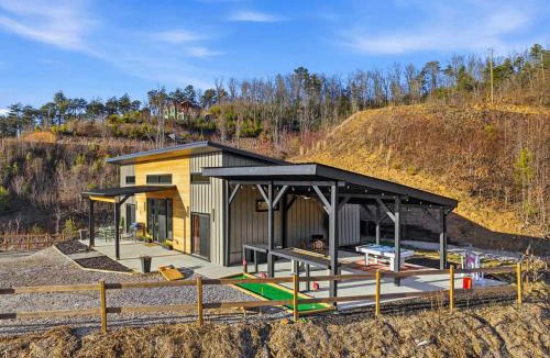 Cherokee House | Luxe Mtn Cabin - Sleeps 9 - Sauna - Hot Tub - Games