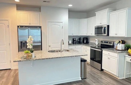Greer House | Luxe Oasis 3 bedroom 2.5 bath home in Greer close to Airport