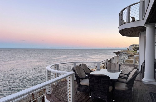 Saint Helena Island House | Luxe on the OCEAN w/limo cart, firepit, paddle boards, pingpong, bikes, pets ok