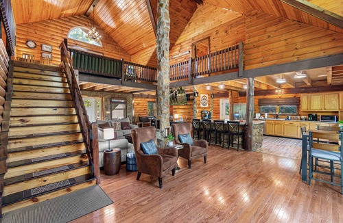 Shepherdsville Cabin | Luxe Speakeasy Cabin 5BR/3.5BA/Bourbon Trail/Hot Tub/Golf/Bernheim Forest