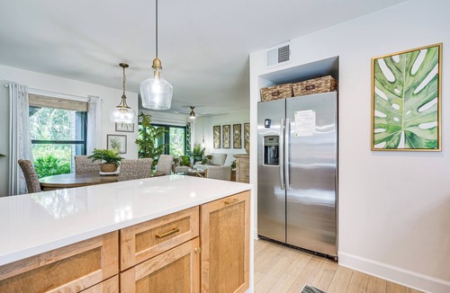Seabrook Island Villa | Luxe Tropical Resort Escape - Beaches Nearby!
