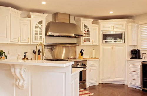 Hendersonville House | Luxurious 5-Bedroom Lakeside Retreat with Hot Tub, Fire Pit and Dolly Room