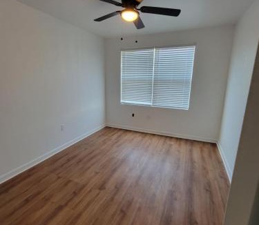 Downtown Memphis Apartment | Luxurious~Big TV~Gated~Minutes from Beale & Hospitals