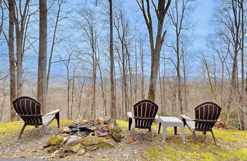 Sylva House | Luxurious cabin w/private hot tub, firepit and great views - dogs allowed