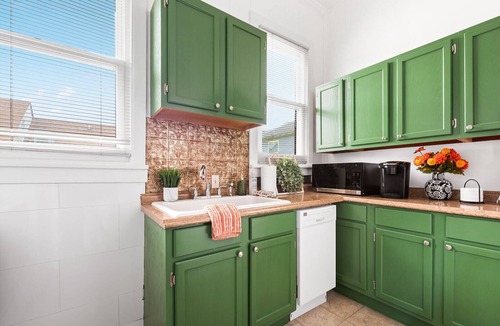 Milan Bed & Breakfast | Luxurious Fats Domino Suite 2BD/2BA - Uptown 2nd Floor in Lower Garden District