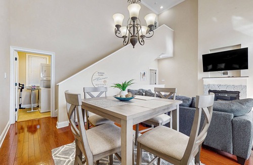 Andersonville Condo | Luxurious Lakeside Retreat with Stunning Views & Resort-Style Amenities