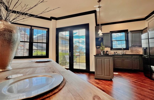 Rogers House | Luxurious Remodeled 2BR/3BED Bentonville NWA/Walmart HO Area