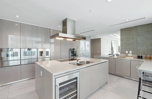 Surfside Apartment | Luxurious Three Bedroom Oceanfront Residence