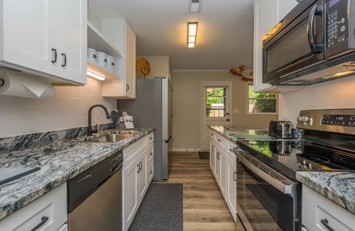 Lexington Condo | Luxurious Townhome, Peace of Nature, King bed, near downtown.