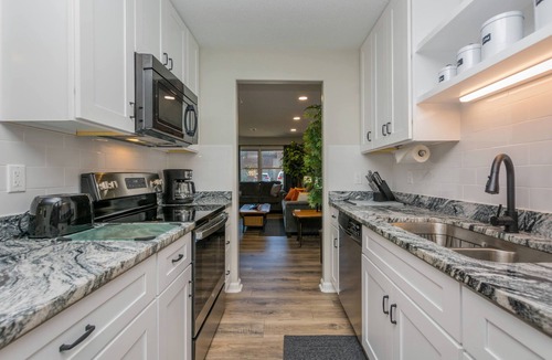 Lexington Condo | Luxurious Townhome, Peace of Nature, King bed, near downtown.