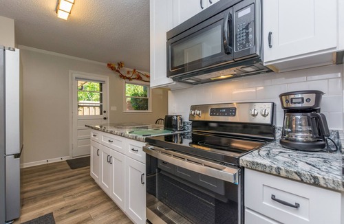 Lexington Condo | Luxurious Townhome, Peace of Nature, King bed, near downtown.