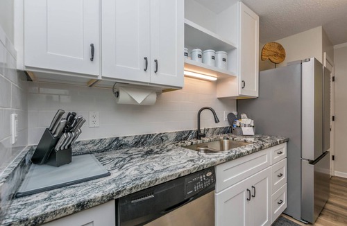 Lexington Condo | Luxurious Townhome, Peace of Nature, King bed, near downtown.