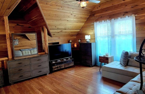 Clear Creek Apartment | Luxury 1-bedroom apartment on a lavender farm