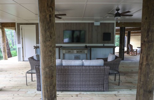 Mandeville House | Luxury 2 BDR home w/outdoor decks and dock on Bayou Castine.