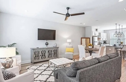 Hapeville House | Luxury 2BD/2.5BA Townhome 5 Mins From Airport