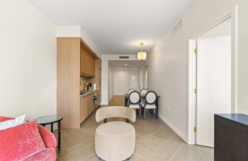 Wynwood Art District Apartment | Luxury 2BR | Rooftop Pool | 30 Min to Stadium