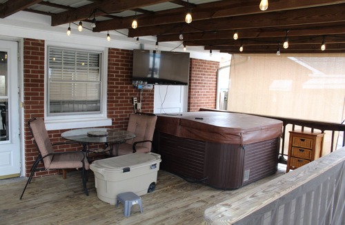 Versailles House | Luxury 3-Bedroom in Versailles, KY with Hot Tub & Pool: Your Perfect Retreat!