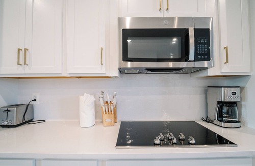 Ashburn House | Luxury 3-bedroom Newly Built Ashburn Home 40 Min to DC 4 Mins to Train Station