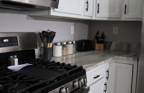 Nicholasville House | Luxury 3-bedroom house with WiFi, AC, Hottub.