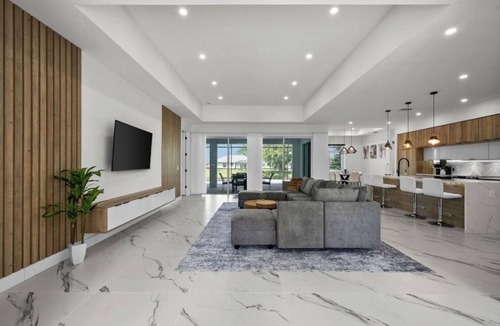 Pebble Beach House | Luxury 3-bedroom Villa with Heated pool and spa