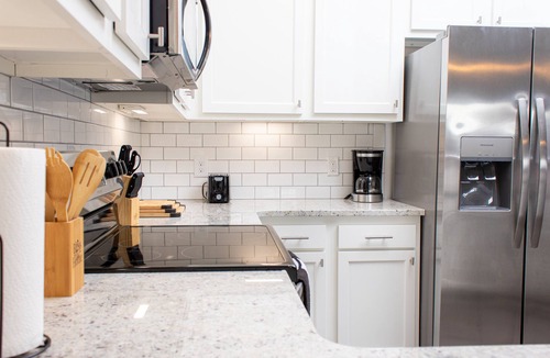 Greenville House | Luxury 3BR/3BA Smart Home Near ECU & Vidant Hospital w/Fast WiFi & EV Charging!