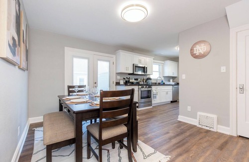 Near Northwest House | Luxury 4 BR 2 BA home walking distance to Notre Dame