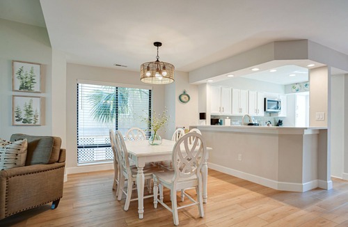 North Forest Beach House | Luxury 4 BR home Pool Pet Friendly Short Walk to Beach Bikes & Beach Gear