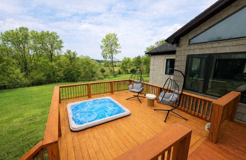 Bardstown House | Luxury 5 Acre Bourbon Estate with Private Pond, Theater and Game Room