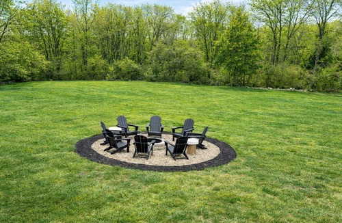Bardstown House | Luxury 5 Acre Bourbon Estate with Private Pond, Theater and Game Room
