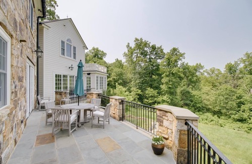 Valley Springs House | Luxury 5-Bedroom Home with Mountain Views