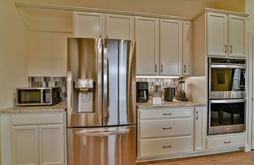 Black Mountain House | Luxury 5 bedroom, Mountain Views, Hot Tub, Game Room, Gourmet Kitchen, Hiking