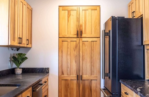 Acme House | Luxury 5BR Home w/Hot Tub Next to TC Horse Show!
