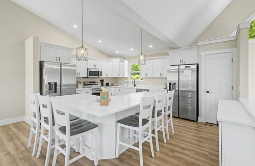 La Follette House | Luxury 6-Bedrm Mountain Lake Retreat with dock slip, Sleeps 18|