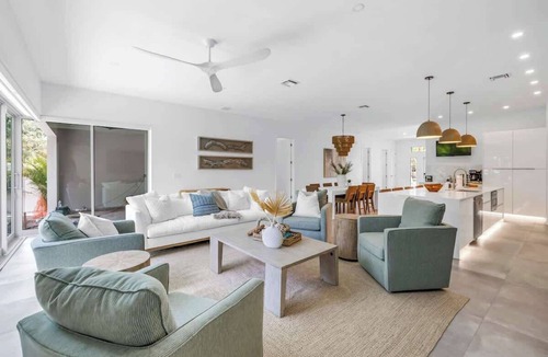 Arlington Park House | Luxury 6BR/8 Bath Villa w/Saltwater Pool, Spa & Fire Pit 26-005110