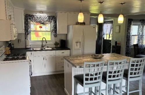 Hope House | Luxury and comfort lake house decor property