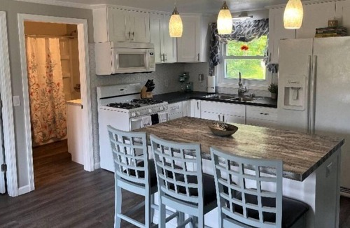 Hope House | Luxury and comfort lake house decor property