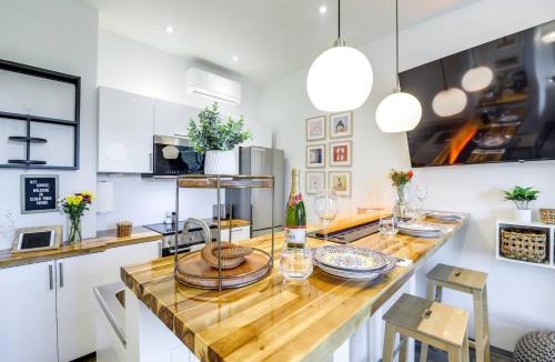 Jefferson City Apartment | Luxury Barndo 2AN Europe Style Farm Stay Chickens